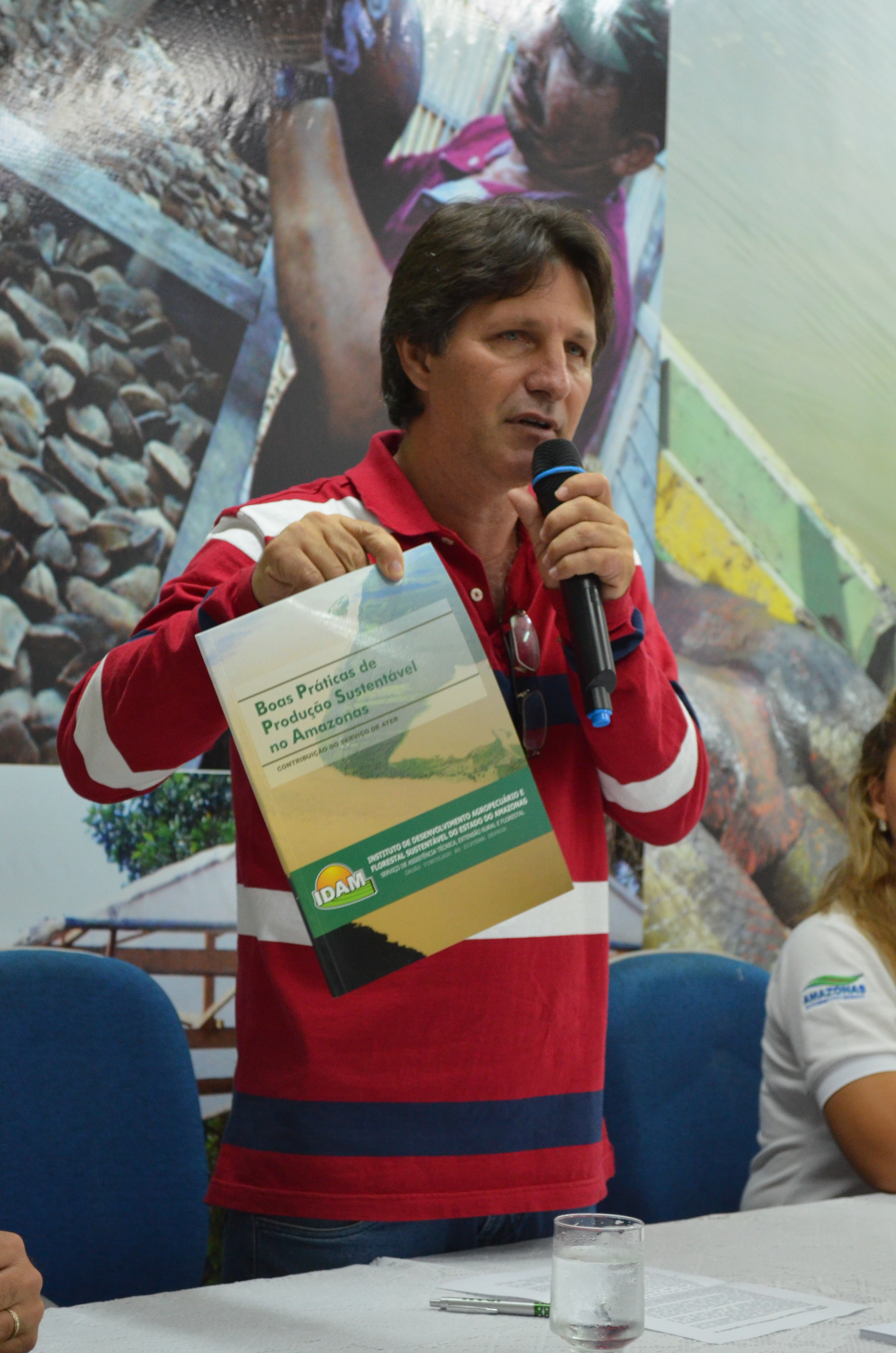 Diretor-Presidente do IDAM, Edimar Vizolli, lança o Manual de Boas Práticas de Produção Sustentável no Amazonas