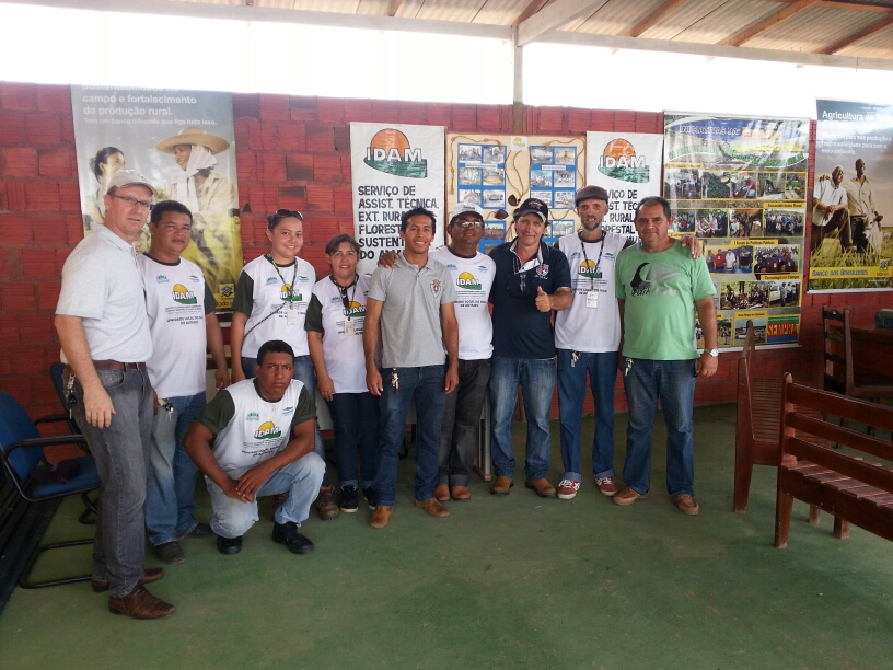 diretor-presidente Edimar Vizolli e equipe do IDAM