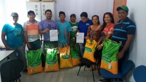 Imagem da notícia - Agricultores de Anamã recebem sementes do governo do Estado