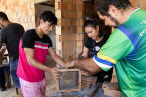 Idam realiza primeiro Curso de Capacitação em Meliponicultura em Vila Rica Caviana