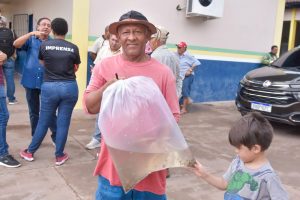 Imagem da notícia - Idam realiza doação de 10 mil alevinos a piscicultores da Vila de Balbina, em Presidente Figueiredo