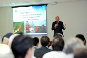 Imagem da notícia - Em fórum com ambientalistas e ONGs, governador José Melo defende BR-319 e nova matriz econômica ambiental para o Estado