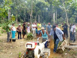 Imagem da notícia - Agricultores orgânicos do Projeto de Assentamento Tarumã Mirim recebem treinamento para utilizar equipamentos agrícolas