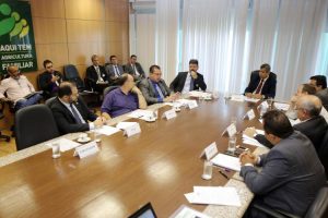 Imagem da notícia - Sead assina instrumento para repasse de recursos às emateres do país