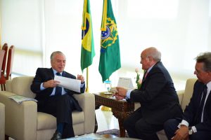 Imagem da notícia - Governador do Amazonas, professor José Melo, apresenta conceito de Rodovia Sustentável da BR-319 ao presidente Michel Temer