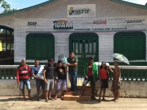 Imagem da notícia - Idam entrega 400 quilos de sementes de milho para agricultores em Anamã