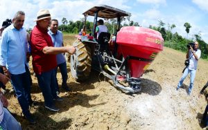 Imagem da notícia - Governador Amazonino Mendes anuncia “ação conjunta” e investimentos no setor primário, em Rio Preto da Eva