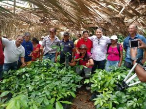 Imagem da notícia - Em Boa Vista do Ramos, produtores recebem sementes de milho e mudas de guaraná