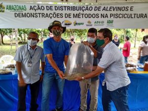 Imagem da notícia - Piscicultores de Manacapuru e Careiro Castanho recebem 160 mil alevinos e 52 aeradores
