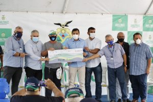 Imagem da notícia - No Dia do Agricultor, Wilson Lima entrega crédito de R$ 358,6 mil a feirantes