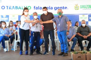 Imagem da notícia - Em Manacapuru, Wilson Lima anuncia para setembro pagamento da subvenção da juta e da malva