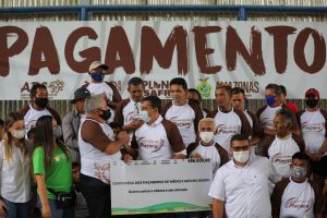 Imagem da notícia - Em Barcelos, governador Wilson Lima paga subvenção da piaçava e faz entregas que beneficiam mais de 2,5 mil pessoas