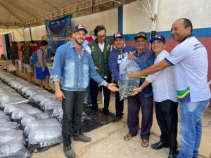 Imagem da notícia - Em Envira, Idam e Sepror entregam mais de 80 mil alevinos de tambaqui para fomentar a piscicultura