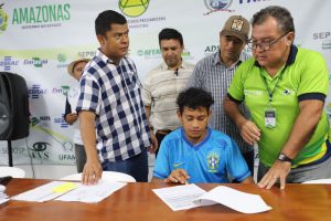 Imagem da notícia - Assinatura da contratação de crédito via projetos do Idam marca abertura da 36ª Expopin