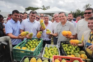 Imagem da notícia - Wilson Lima entrega ramal Santa Maria pavimentado, em Iranduba, e garante mais incentivos para produtores rurais do estado