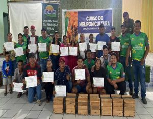 Imagem da notícia - Em Tonantins, Idam realiza curso de criação de abelhas sem ferrão para agricultores familiares