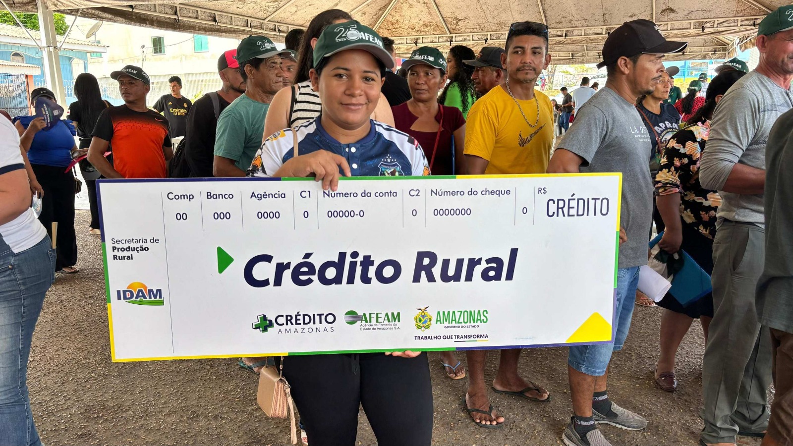 Imagem da notícia - Governo do Amazonas entrega R$ 1 milhão em crédito rural a pescadores de Manacapuru