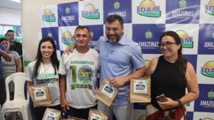 Imagem da notícia - Governo Presente: Idam entrega 28 documentos rurais a agricultores familiares na zona sul de Manaus