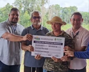 Imagem da notícia - Agricultores familiares da zona rural de Manaus recebem documentos emitidos pelo Idam