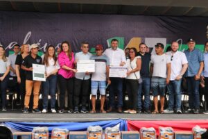 Imagem da notícia - Em Manicoré e Humaitá, Governo do Amazonas beneficia agricultores e pescadores com crédito e documentos