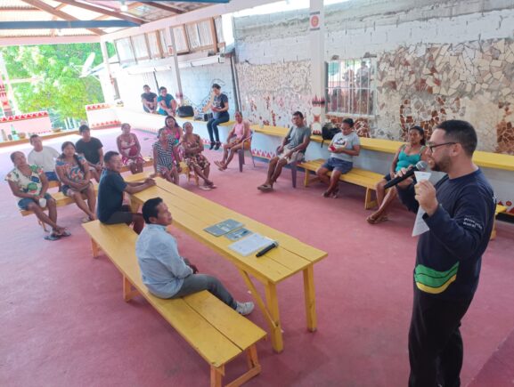 Em São Gabriel da Cachoeira, Idam auxilia associação indígena a emitir CAF Jurídico
