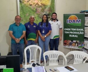 Imagem da notícia - Idam atende 45 agricultores familiares e criadores de Boca do Acre com emissão de Cartão do Produtor Primário