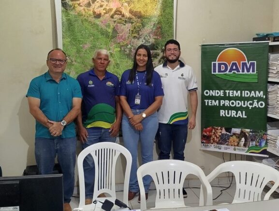 Idam atende 45 agricultores familiares e criadores de Boca do Acre com emissão de Cartão do Produtor Primário