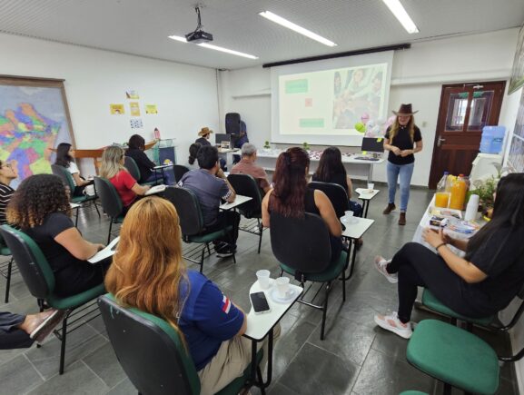 Idam realiza treinamento em noções de liderança e atendimento ao produtor rural