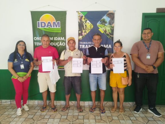 Em Envira, Idam atende 60 pescadores artesanais com a emissão de CAFs