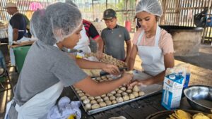 Em Anamã, Idam capacita 20 agricultores familiares na fabricação de derivados de mandioca